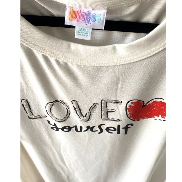 NWT Small T-shirt Love Yourself graphic T. LuLaRoe Liv - Picture 2 of 4